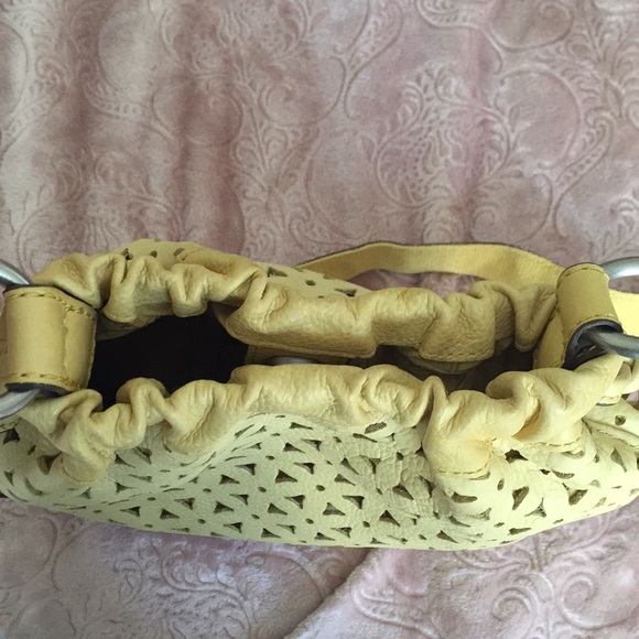 Canary yellow crossbody purse - Picture 3 of 7